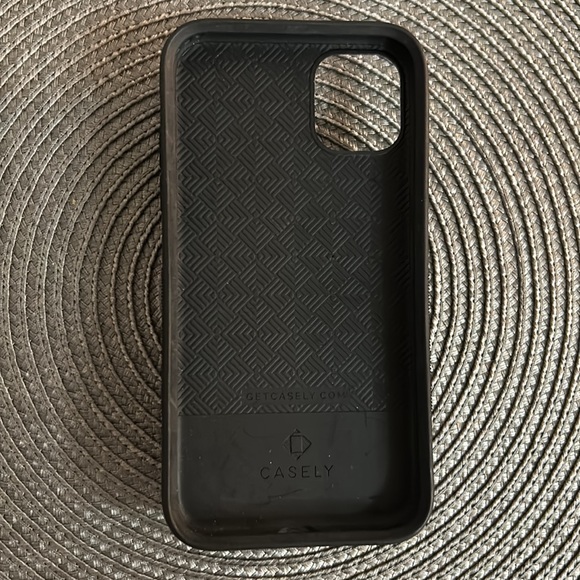 Casely iPhone 11 case with pop socket - Picture 2 of 6